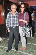 Esha Gupta, Mukesh Bhatt promote Jannat 2 in Gaiety, Mumbai on 4th May 2012 (64).JPG